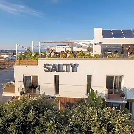 Hostel The Salty Surf & Yoga *