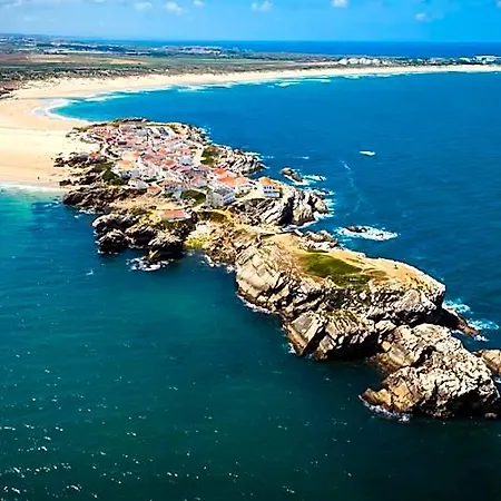 The Salty Surf & Yoga Hotel Peniche
