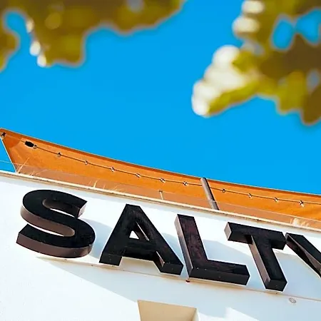 Hostel The Salty Surf & Yoga *